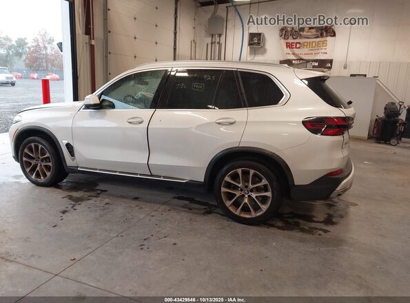 5UX13EU09R9T47935 2024 BMW X5 White Սալոնի 360 աստիճան տեսք