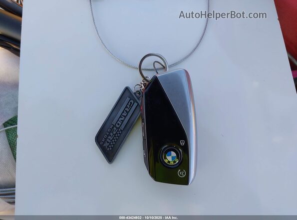 5UX23EM02R9U74689 2024 BMW X7 Серый Вид панели приборов