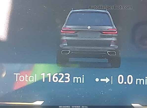 5UX23EM02R9U74689 2024 BMW X7 Серый 