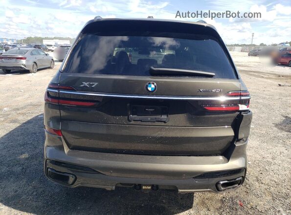 5UX23EM03P9P36426 2023 BMW X7 Green Widok z tyłu