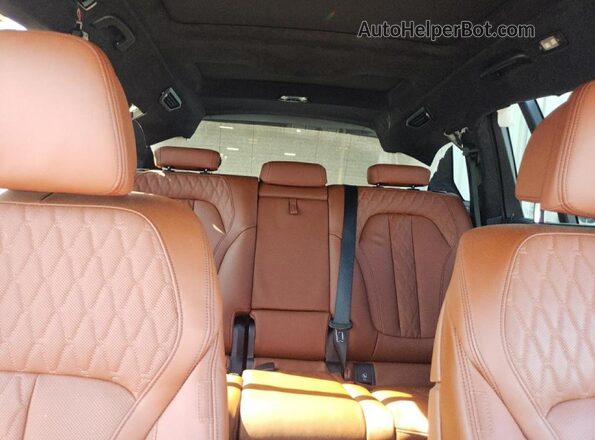5UX23EM03P9P36426 2023 BMW X7 Green Widok tylnych siedzeń