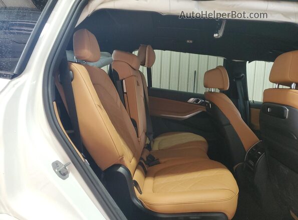 5UX23EM03R9V93674 2024 BMW X7 Белый Вид задней части салона