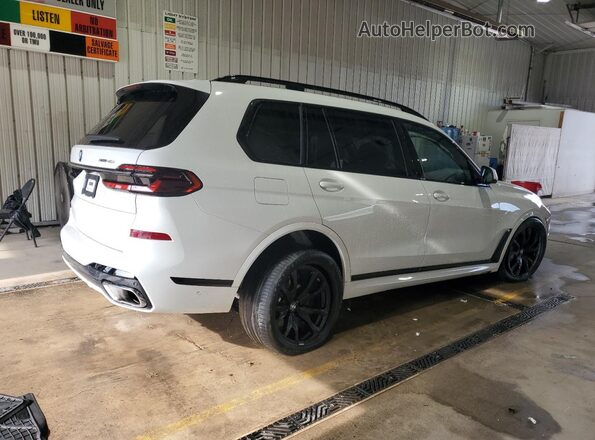 5UX23EM03R9V93674 2024 BMW X7 Белый Задняя правая четверть