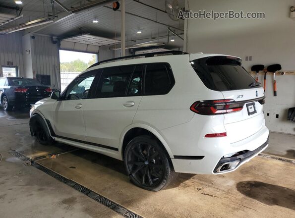 5UX23EM03R9V93674 2024 BMW X7 Белый Задняя левая четверть