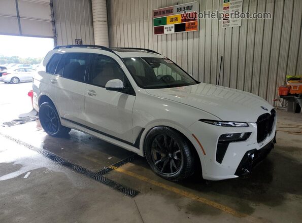 5UX23EM03R9V93674 2024 BMW X7 Белый Передняя правая четверть