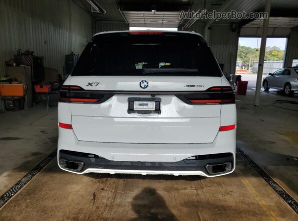 5UX23EM03R9V93674 2024 BMW X7 Белый Вид сзади