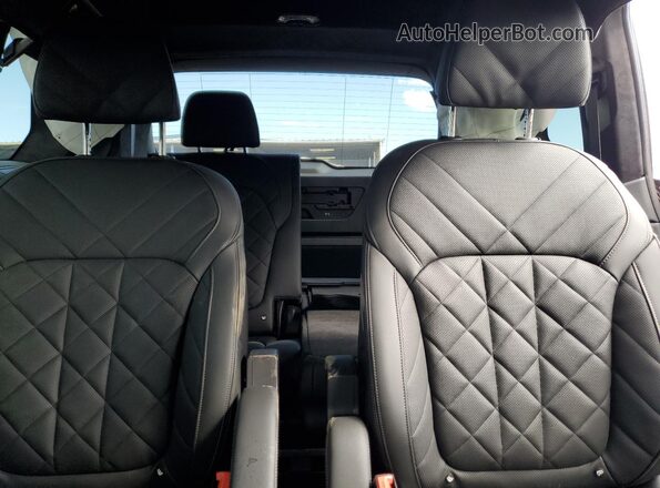 5UX23EM05S9X81702 2025 BMW X7 Черный Вид задних сидений