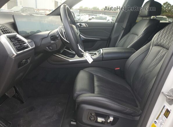 5UX23EM06P9R60242 2023 BMW X7 White წინა სალონის ხედი