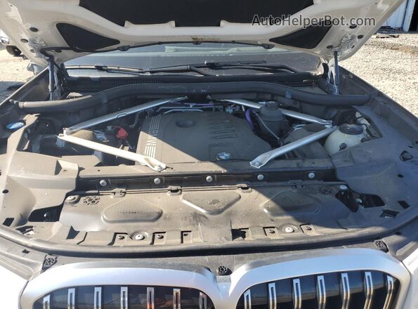 5UX23EM07P9P66304 2023 BMW X7 White Սալոնի հետևի տեսք