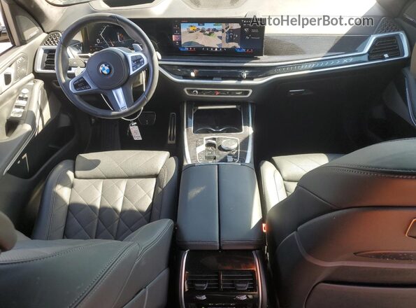 5UX23EM08S9W58217 2025 BMW X7 Черный Вид панели приборов