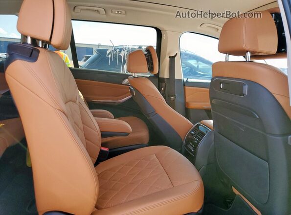 5UX23EM0XP9R88996 2023 BMW X7 White Вид задніх сидінь