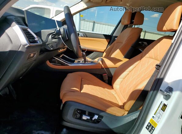 5UX23EM0XP9R88996 2023 BMW X7 White Вид салону спереду