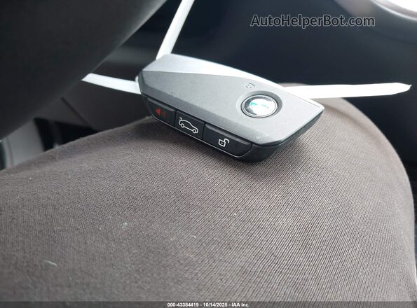 5UX23EU01R9W15896 2024 BMW X5 Gray Dashboard view