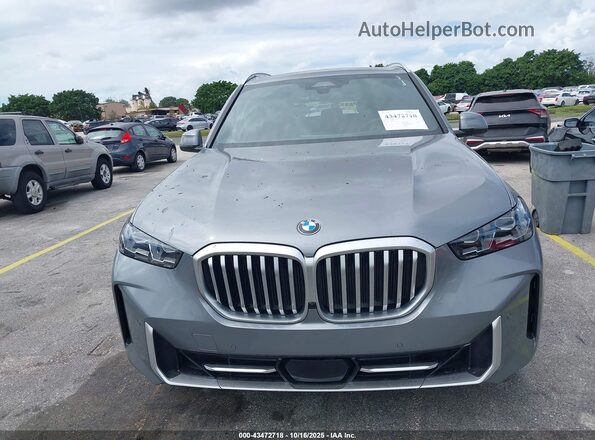 5UX23EU03S9Z43388 2025 BMW X5 Gray Widok zestawu wskaźników