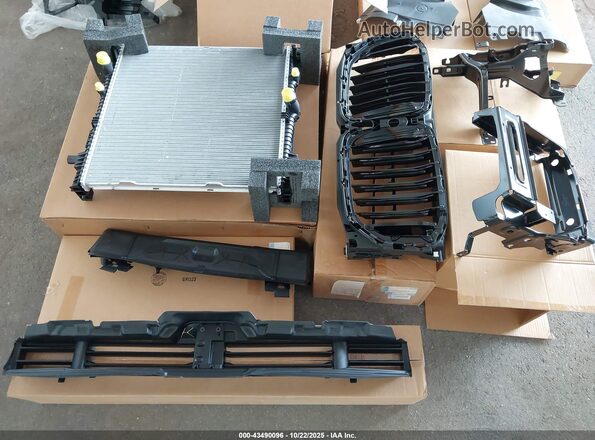 5UX23EU04R9S18201 2024 BMW X7 Black 