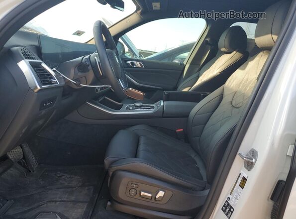 5UX23EU04R9W00356 2024 BMW X5 White Vista interior delantera