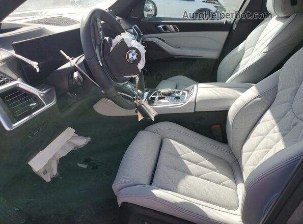 5UX23EU09S9Z67906 2025 BMW X5 Серебряный Вид салона спереди