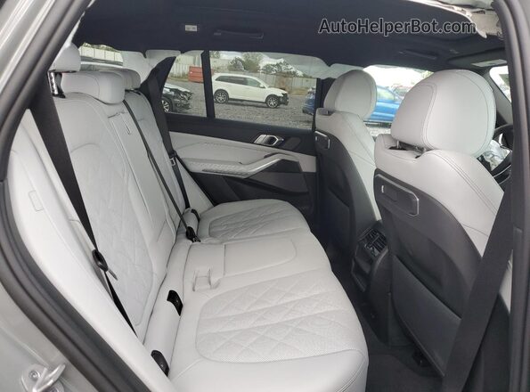 5UX23EU09S9Z67906 2025 BMW X5 Серебряный Вид задней части салона