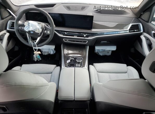 5UX23EU09S9Z67906 2025 BMW X5 Серебряный Вид панели приборов