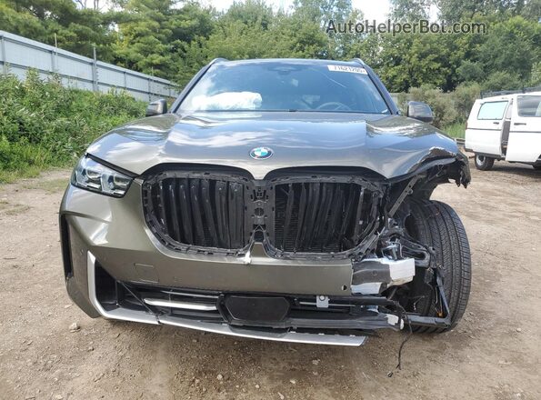 5UX23EU09S9Z76993 2025 BMW X5 Зеленый Вид спереди