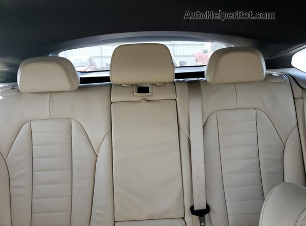5UX2V5C08M9F46681 2021 BMW X4 Blue Widok tylnych siedzeń