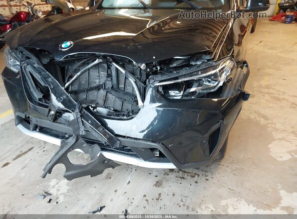 5UX33DT01R9V07584 2024 BMW X4 Black Widok z przodu