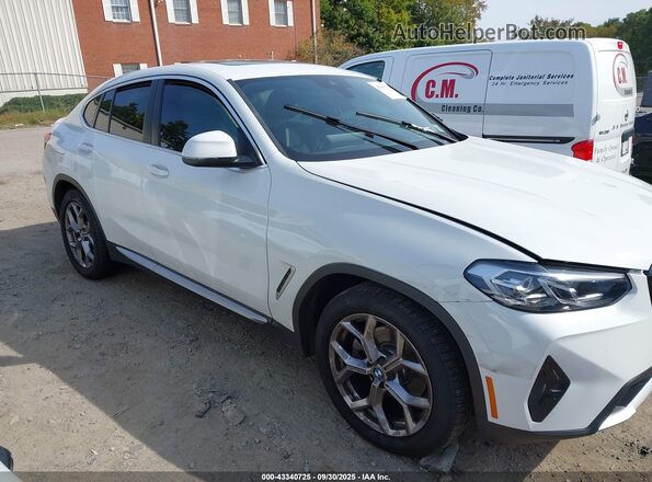 5UX33DT03N9M96131 2022 BMW X4 White უკანა სალონის ხედი
