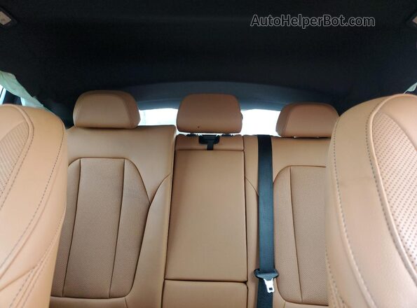5UX33DT0XN9K71656 2022 BMW X4 Black Widok tylnych siedzeń
