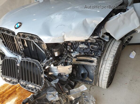 5UX33EM04S9W35098 2025 BMW X7 Gray Вид задньої частини салону