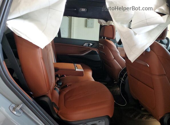 5UX33EM04S9W35098 2025 BMW X7 Gray Вид задніх сидінь
