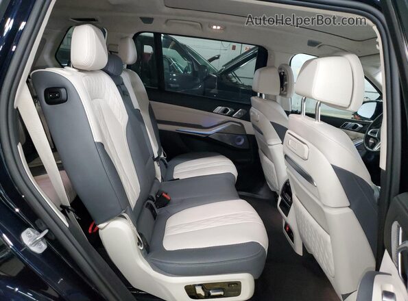 5UX33EM09R9U78808 2024 BMW X7 Синий Вид задней части салона