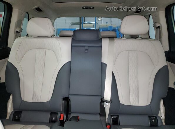 5UX33EM09R9U78808 2024 BMW X7 Синий Вид задних сидений