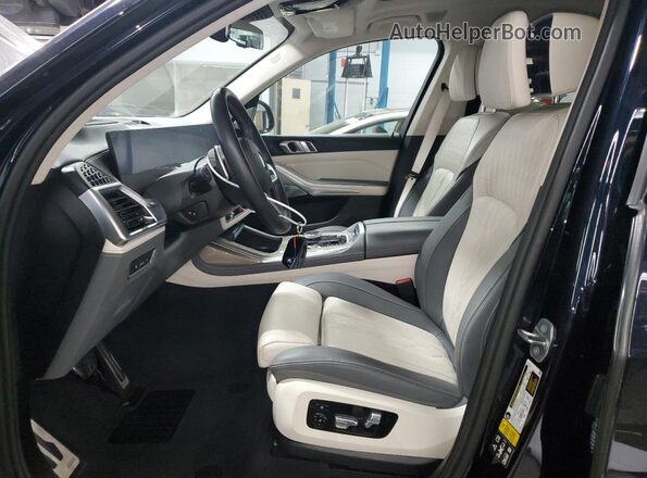 5UX33EM09R9U78808 2024 BMW X7 Синий Вид салона спереди