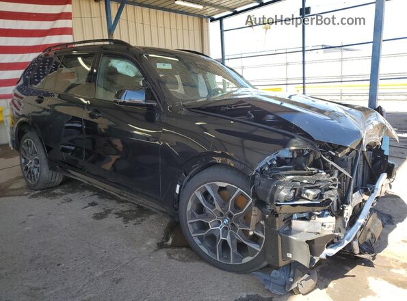 5UX33EM09T9018975 2026 BMW X7 Черный Передняя правая четверть