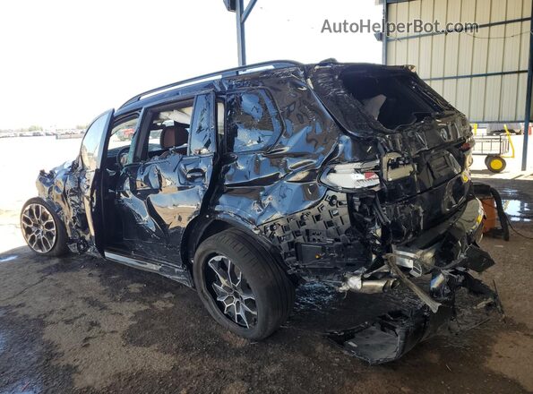 5UX33EM09T9018975 2026 BMW X7 Черный Задняя левая четверть