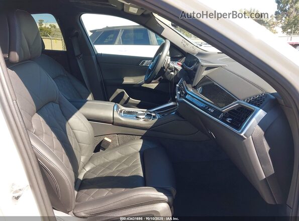 5UX33EX01S9Z70024 2025 BMW X6 White Vista interior delantera
