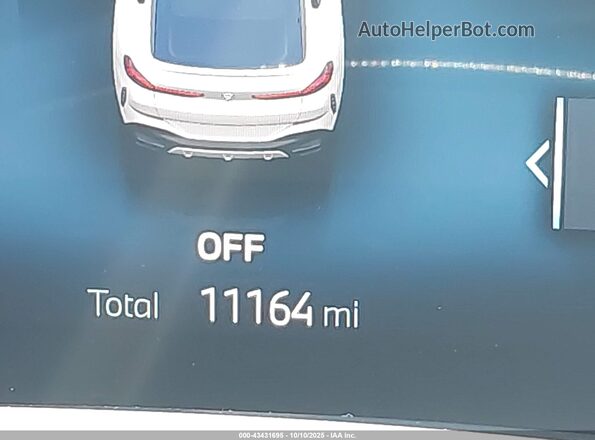 5UX33EX01S9Z70024 2025 BMW X6 White 