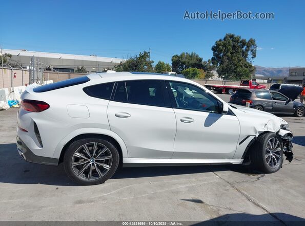 5UX33EX01S9Z70024 2025 BMW X6 White Vista interior trasera