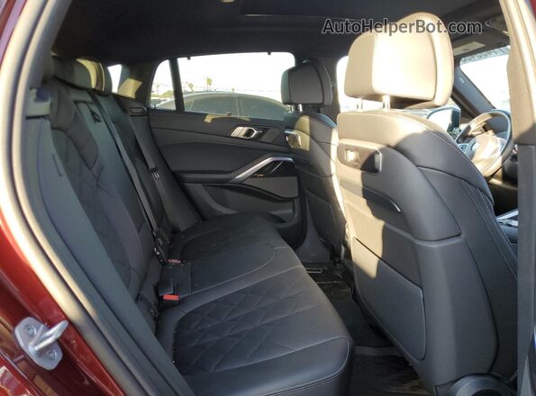 5UX33EX07R9V41884 2024 BMW X6 Maroon Widok wnętrza z tyłu