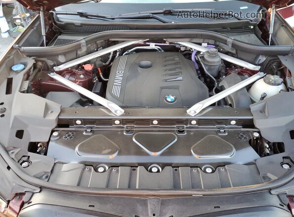 5UX33EX07R9V41884 2024 BMW X6 Maroon Widok komory silnika