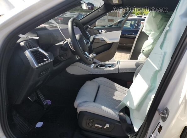 5UX33EX07S9X91633 2025 BMW X6 White წინა სალონის ხედი