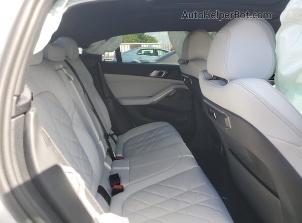5UX33EX07S9X91633 2025 BMW X6 White უკანა სალონის ხედი