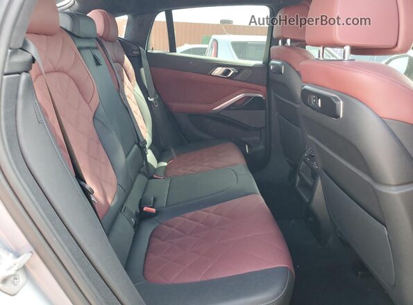 5UX33EX09R9T32078 2024 BMW X6 Gray Вид задньої частини салону