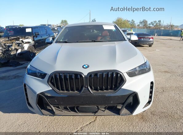 5UX33EX09S9Y17620 2025 BMW X6 Gray Widok wnętrza z tyłu
