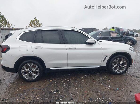 5UX43DP00N9M09624 2022 BMW X3 White Widok wnętrza z tyłu