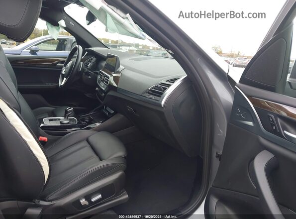 5UX43DP00P9S22726 2023 BMW X3 Gray Вид салону спереду