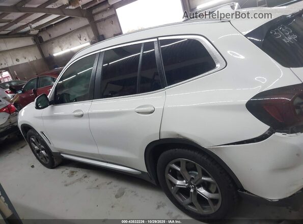 5UX43DP05N9L83733 2022 BMW X3 Белый Панорамный вид салона 360°
