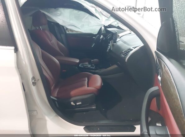 5UX43DP05N9L83733 2022 BMW X3 Белый Вид салона спереди