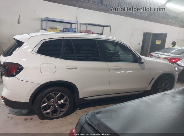5UX43DP05N9L83733 2022 BMW X3 Белый Вид задней части салона