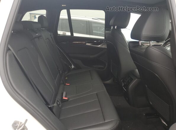 5UX53DP01N9J50324 2022 BMW X3 White Vista interior trasera